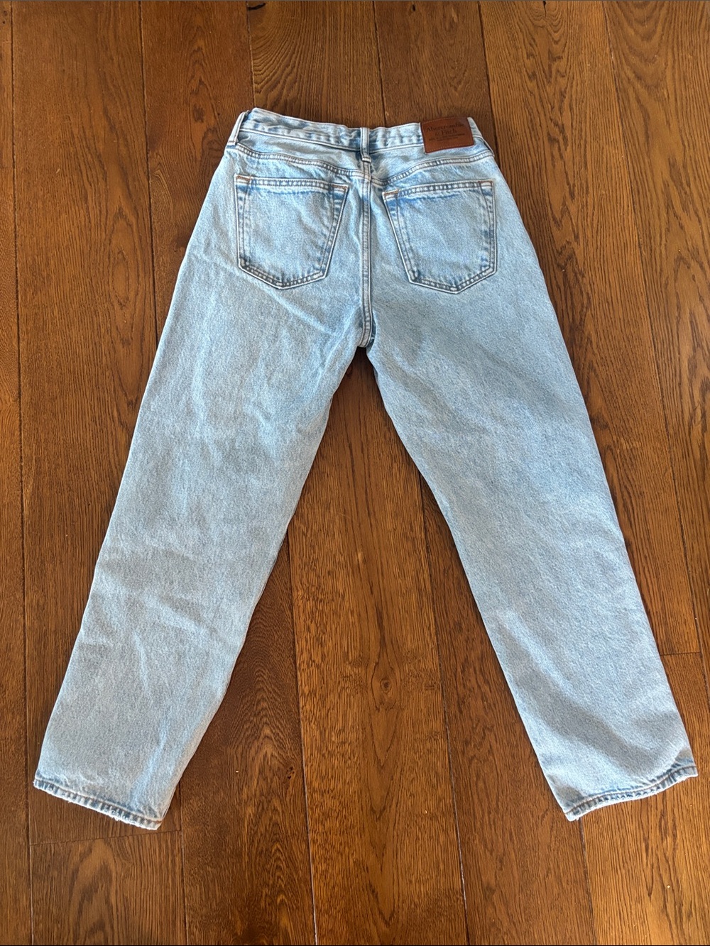 Abercrombie & Fitch Men’s Light Wash Loose Fit Jeans 28x30 - Picture 3 of 4